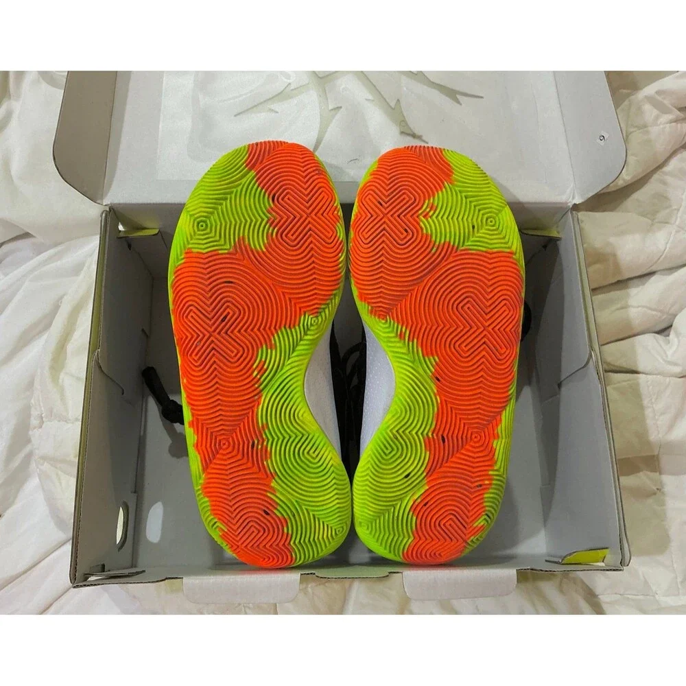 Under Armour Unisex Size 2.5Y Jet '25 Footwear - True Foot Fitment (LIKE-NEW!!)